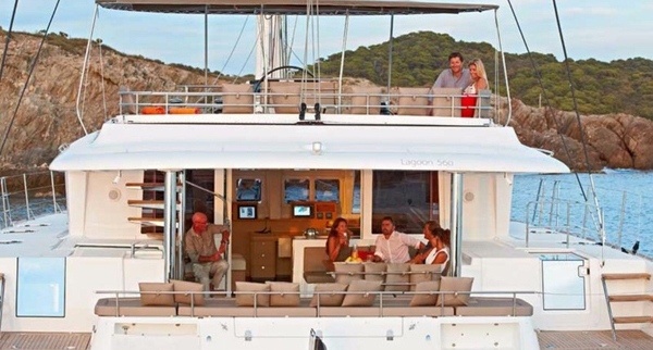 rent a catamaran cyclades