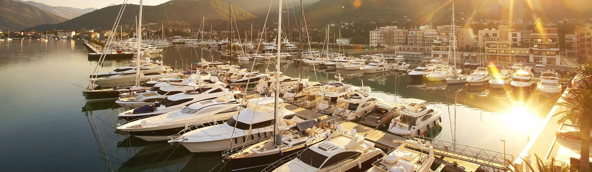 Rent a motor barboat with Navigare Worldwide.