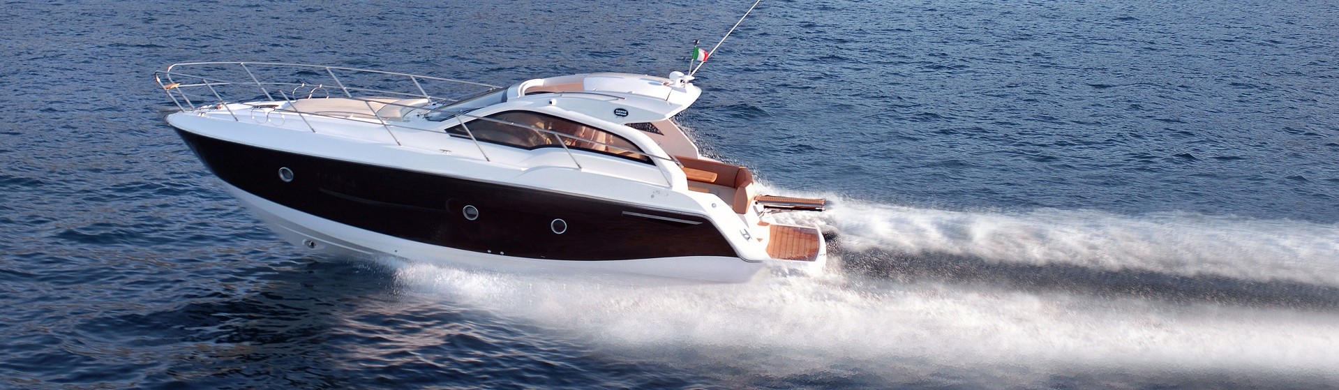 bareboat motor yacht charter